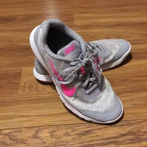 NIKE women’s shoes